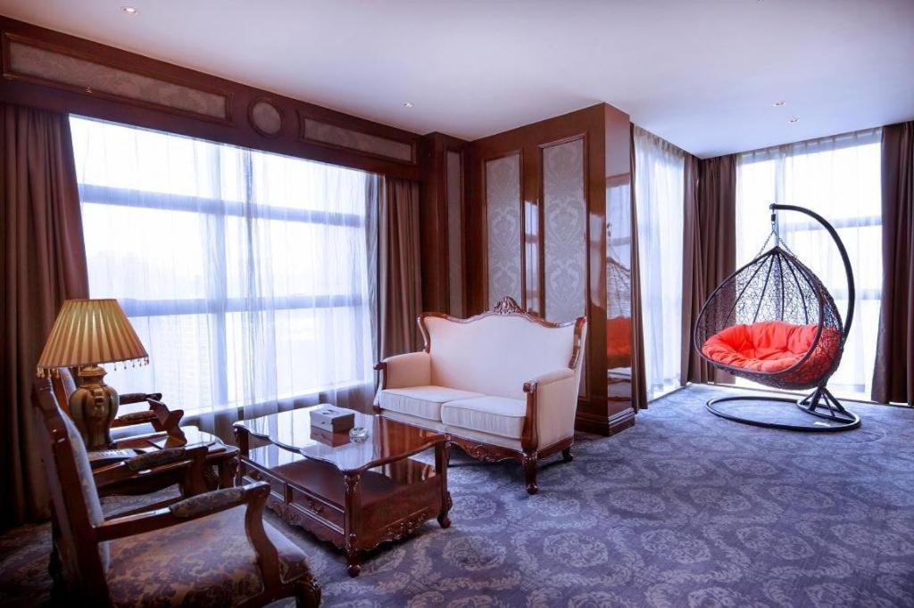 Chongqing Huachen International Hotel Экстерьер фото